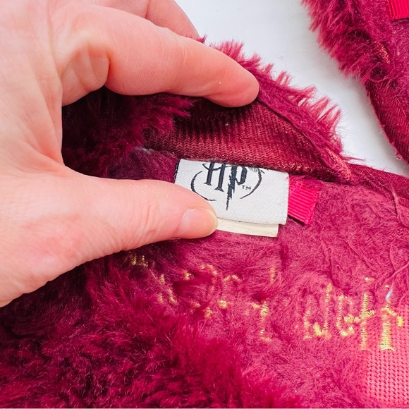 Harry Potter Slippers. Burgundy and Gold. Size Medium fits 7-8. - Picture 4 of 4